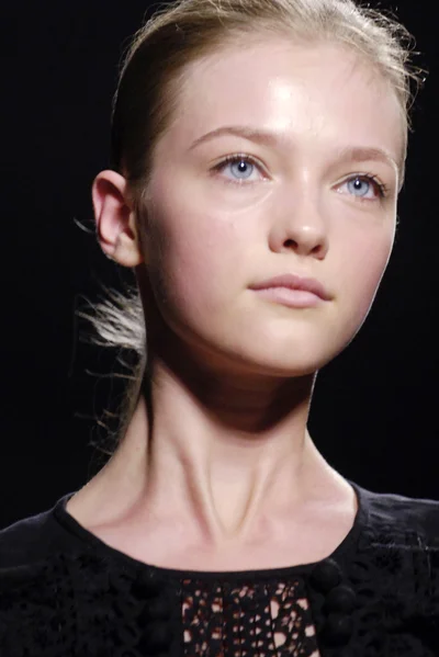 Look 18